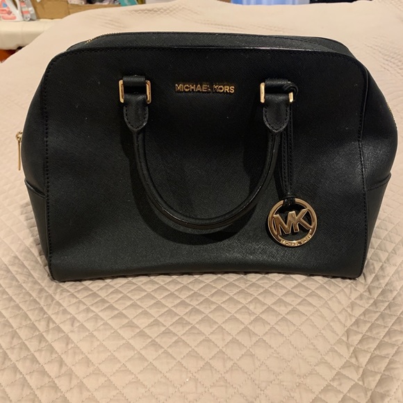 Michael kors black tote purse bag with gold zipper - Picture 1 of 6